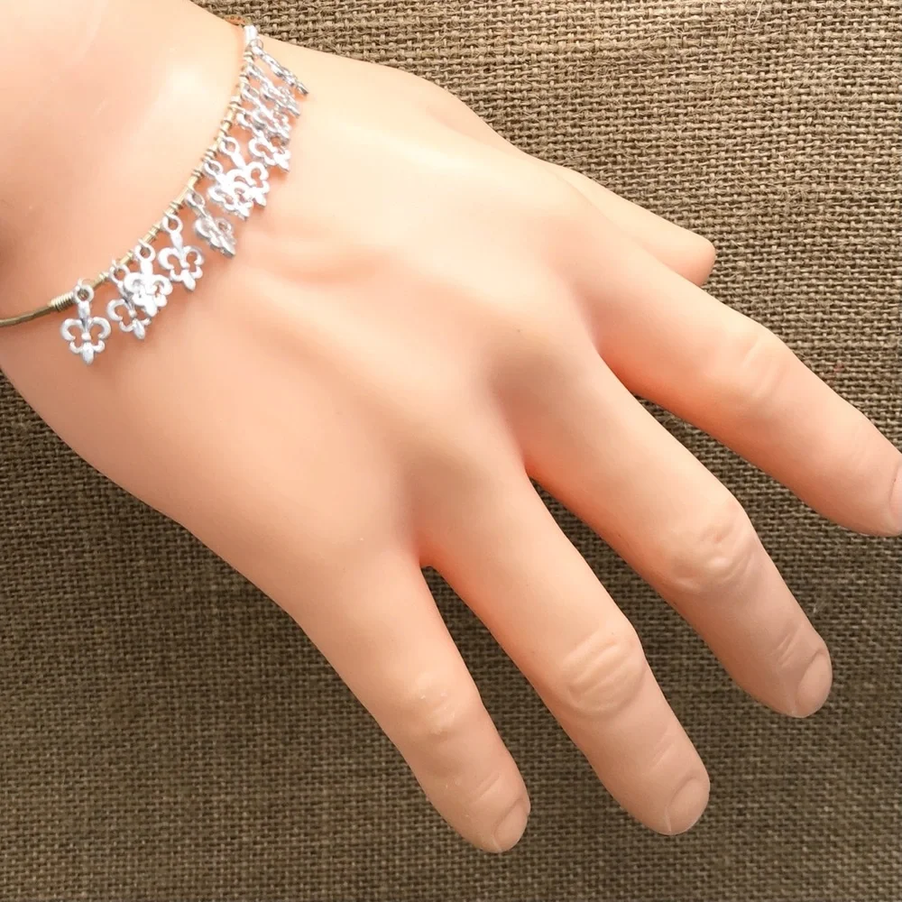🌼 Dainty Wire Fleur De Lis Dangle Charms Gold & Silver Mixed Bracelet